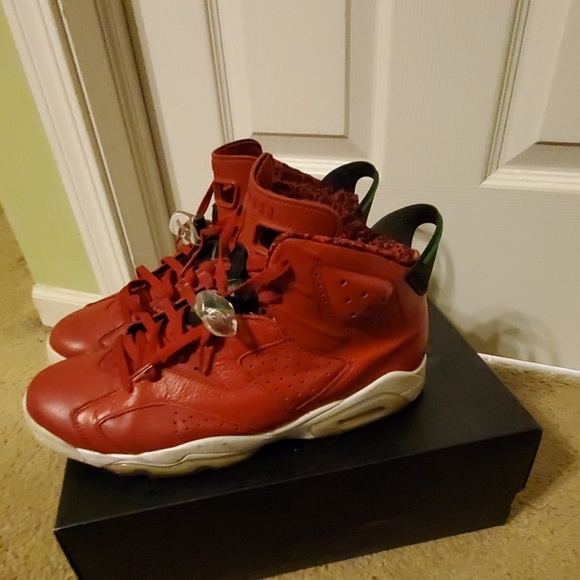 Two pair of Jordans - Picture 4 of 4